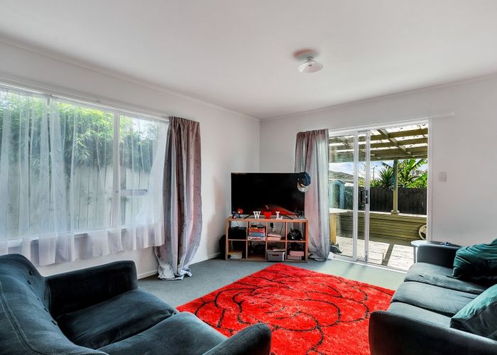  at 1/3 Dorendia Place, Clendon Park, Auckland