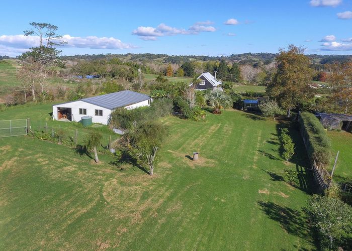 Free property data for 69 Crossbridge Road, Dairy Flat homes.co.nz