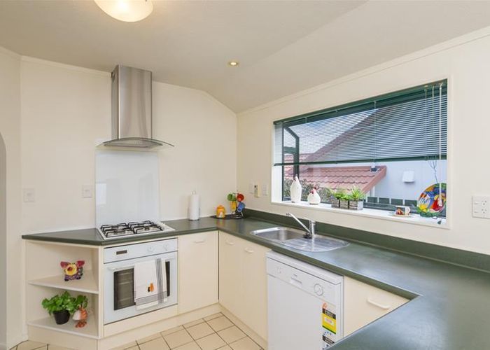  at 16 Kentwood Drive, Woodridge, Wellington