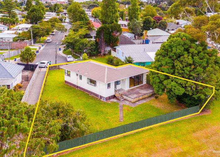  at 12 Ingleby Place, Kelston, Auckland