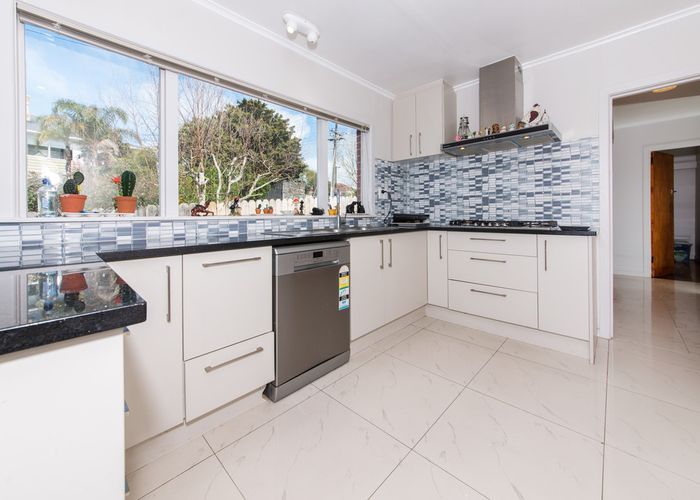  at 52 Pleasant Road, Glen Eden, Auckland