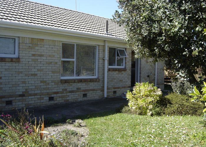  at 6 Sutton Crescent, Hillcrest, Hamilton