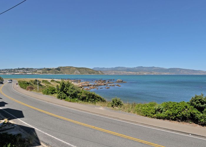  at 414 Queens Drive, Lyall Bay, Wellington
