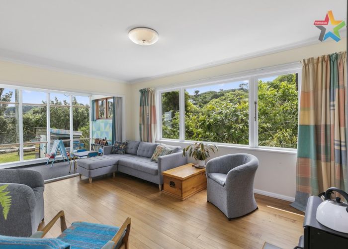  at 8 Akatea Road, Korokoro, Lower Hutt