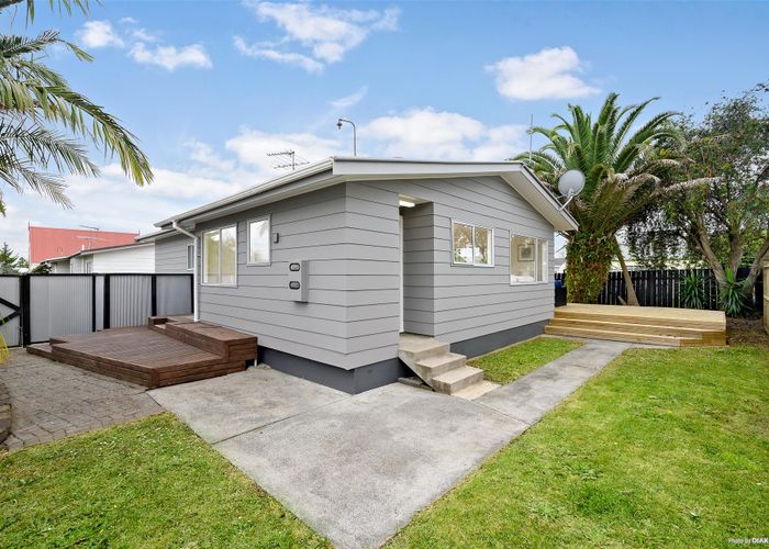  at 2/10 Glennandrew Drive, Half Moon Bay, Auckland