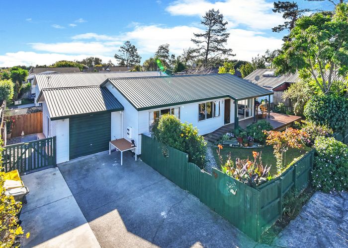  at 1/133 Carnoustie Drive, Wattle Downs, Auckland