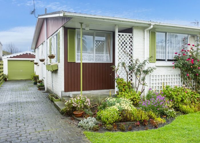  at 2/10 Ponderosa Grove, Maoribank, Upper Hutt