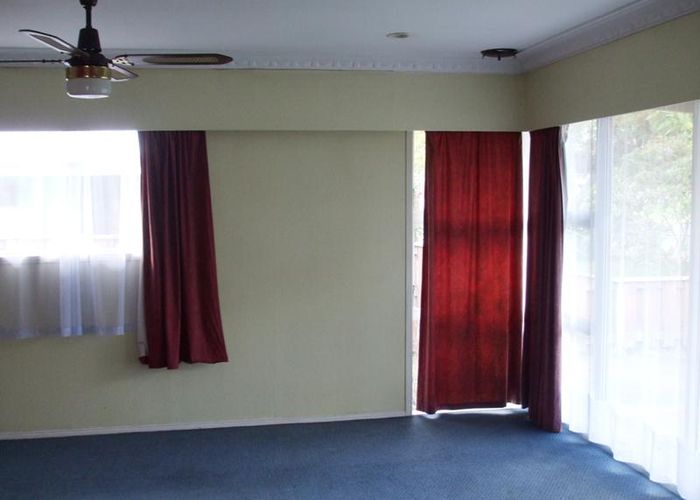  at 1/8 Ocean View Road, Weymouth, Auckland