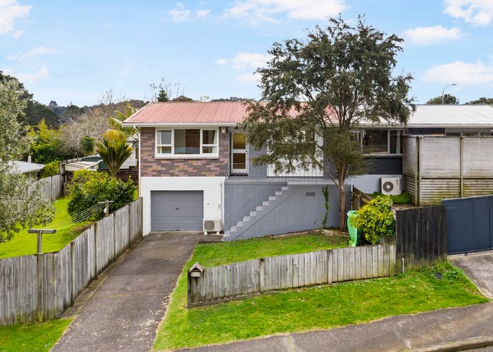  at 2/32 Paragon Avenue, Beach Haven, Auckland