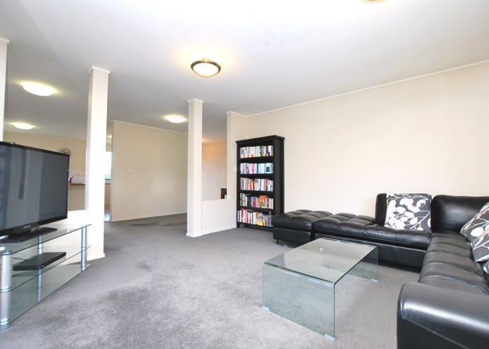  at 92 Kingdale Road, Henderson, Auckland