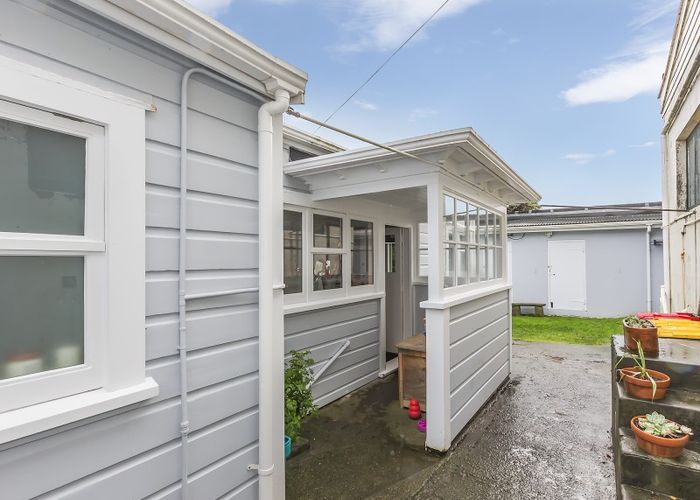  at 19 West Road, Northland, Wellington