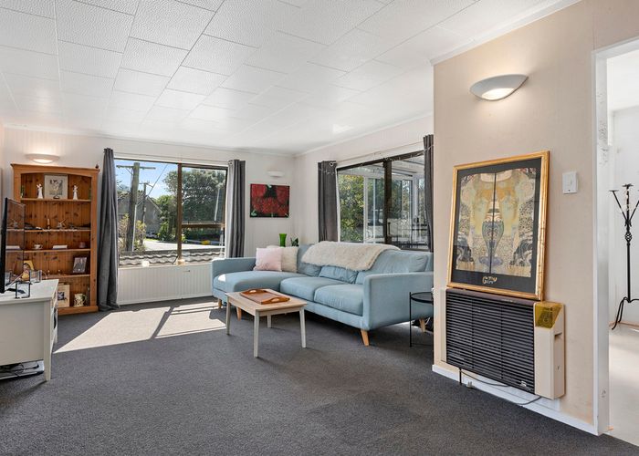  at 10 Oak Avenue, Paremata, Porirua