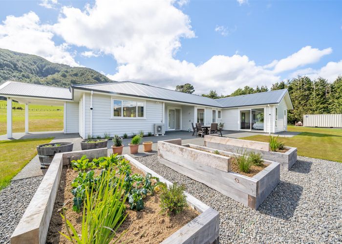  at 319 Marchant Road, Kaitoke, Upper Hutt