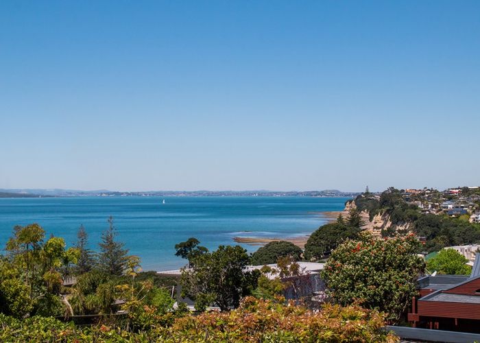  at 2/7 Orchard Road, Browns Bay, Auckland