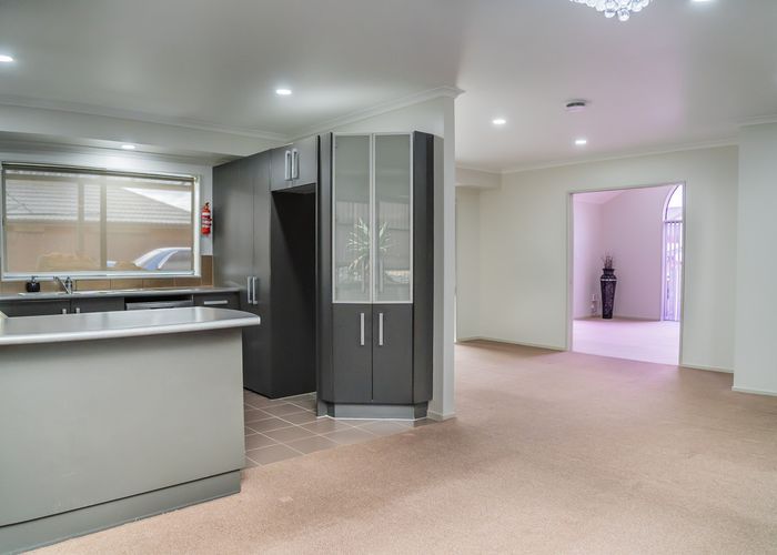  at 37 Peninsula Road, Mangere, Auckland