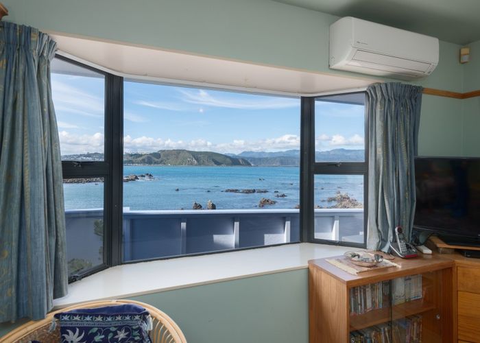  at 3/422 Queens Drive, Lyall Bay, Wellington