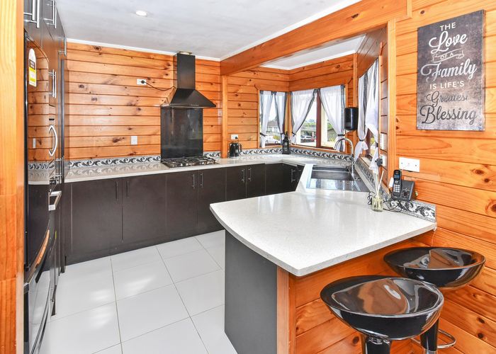  at 1/2 Lyell Court, Clover Park, Auckland