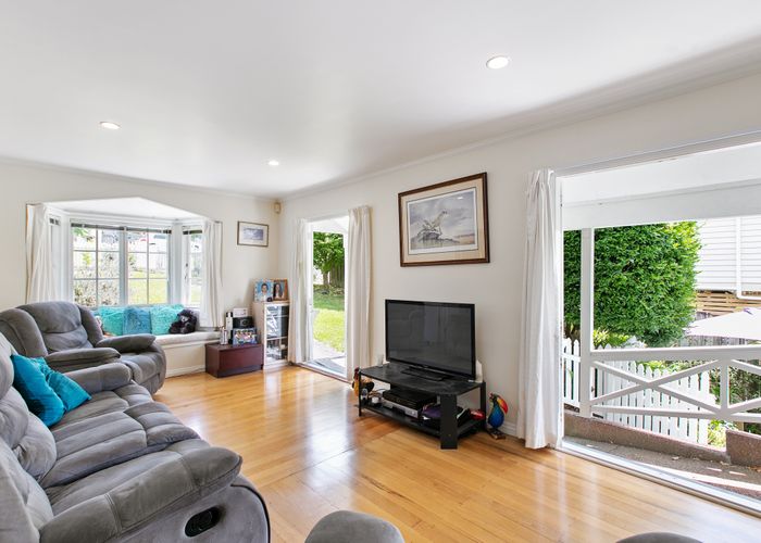  at 1/14 Kiteroa Terrace, Rothesay Bay, Auckland