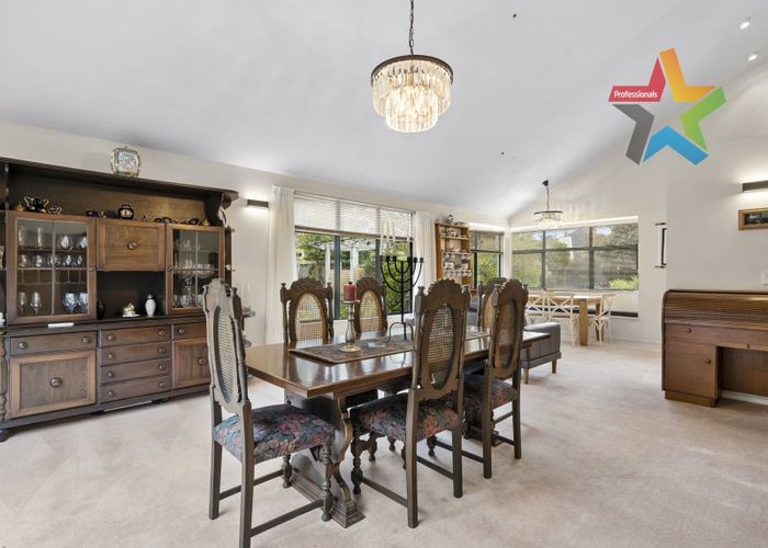  at 6 Oakmont, Heretaunga, Upper Hutt