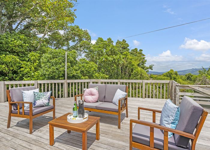  at 10 Vista Crescent, Maoribank, Upper Hutt
