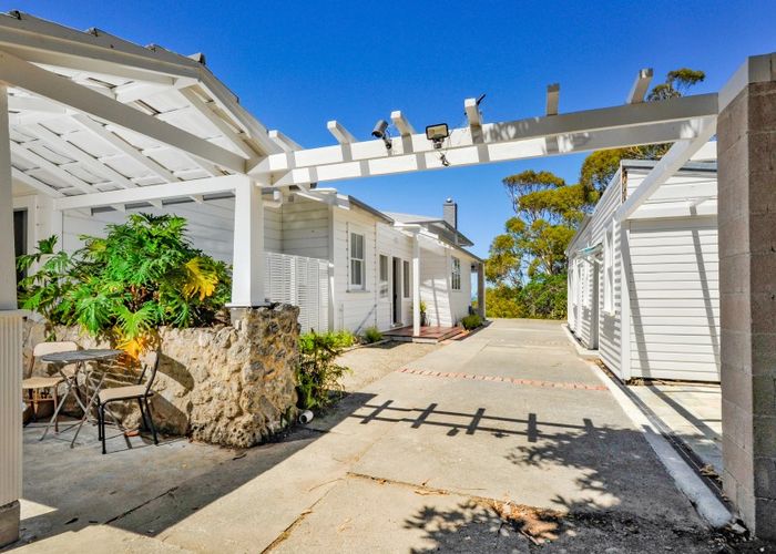 Free property data for 11 Okaihau Road, Waimārama homes.co.nz