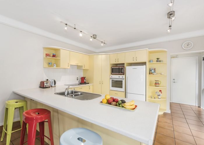 Free property data for 18B Lake Crescent, Hamilton Lake, Hamilton