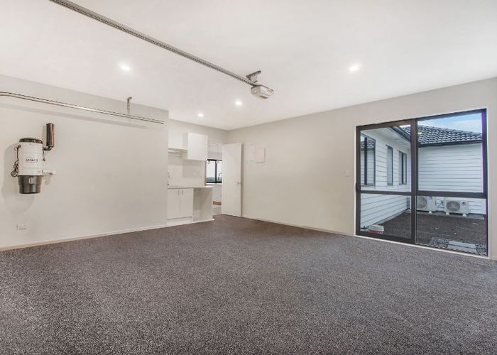  at 48 Twin Parks Rise, Papakura, Papakura
