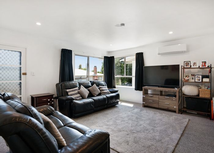  at 2/4 Wellesley Road, Mangere Bridge, Auckland