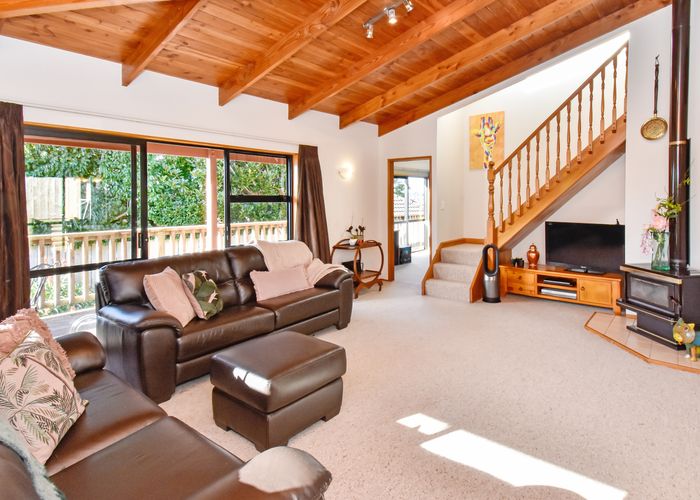  at 2/12 Spears Place, Botany Downs, Auckland
