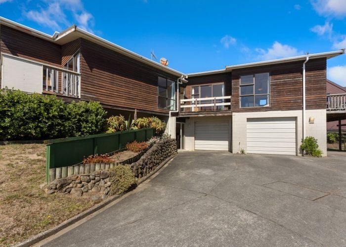  at 33 Oratia Street, Waikanae Beach, Waikanae