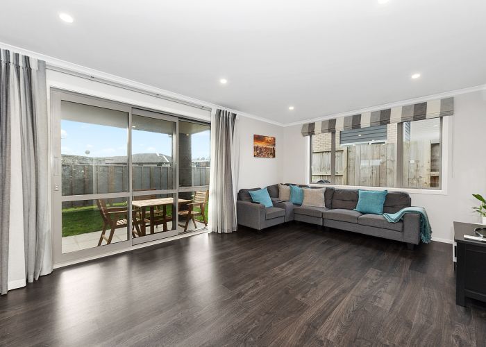  at 2 Loftus Place, Flagstaff, Hamilton