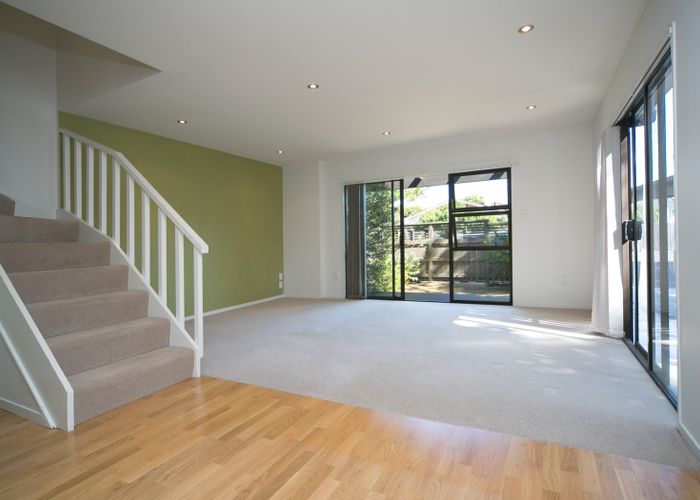  at 2/35 Wairakei Street, Greenlane, Auckland