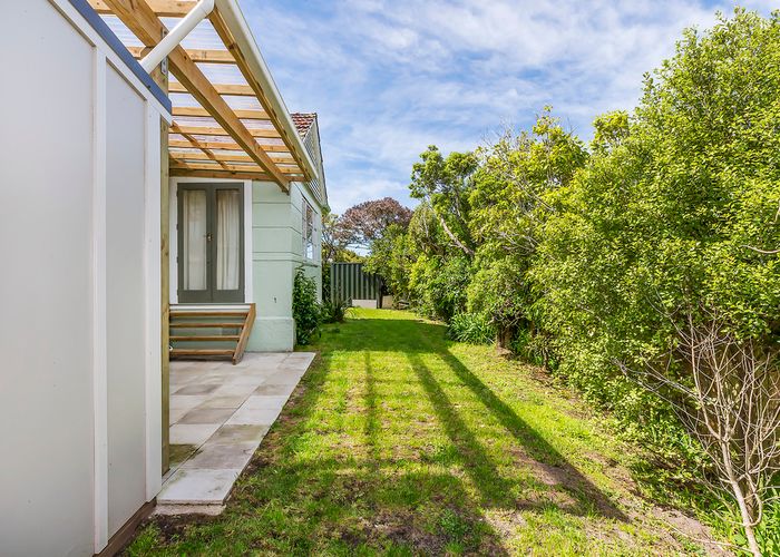  at 32 Kaihuia St, Northland, Wellington