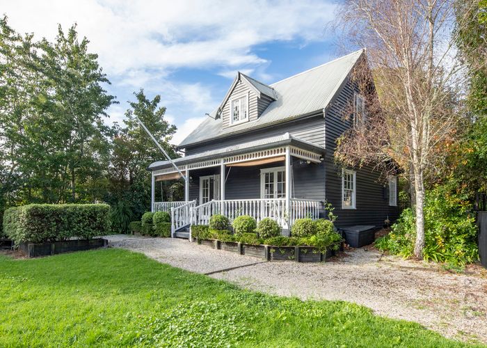  at 6 School Road, Riverhead, Riverhead