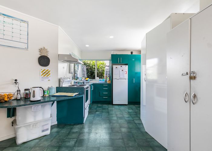  at 2/11 Church Road, Māngere Bridge, Auckland