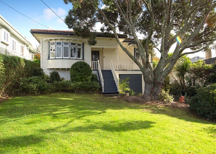  at 9 Mons Avenue, Mount Roskill, Auckland