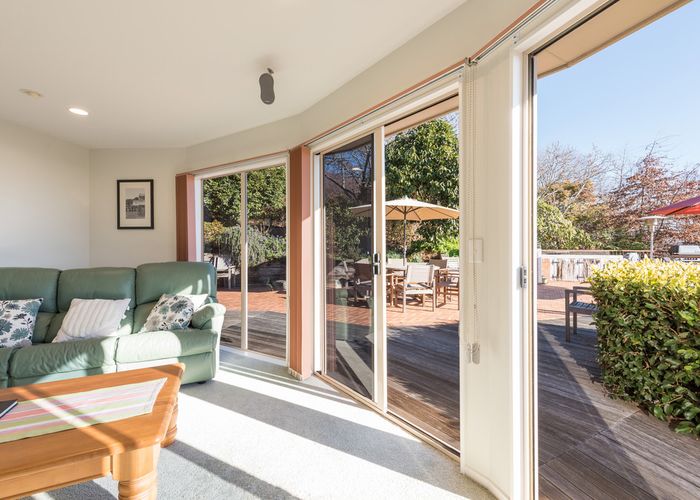  at 2 Valhalla Close, Richmond