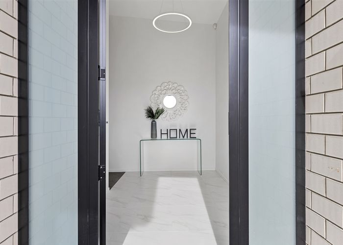  at 3 Sydney Place, Flagstaff, Hamilton