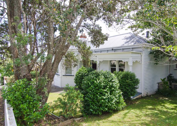  at 8 Rahiri Road, Mount Eden, Auckland