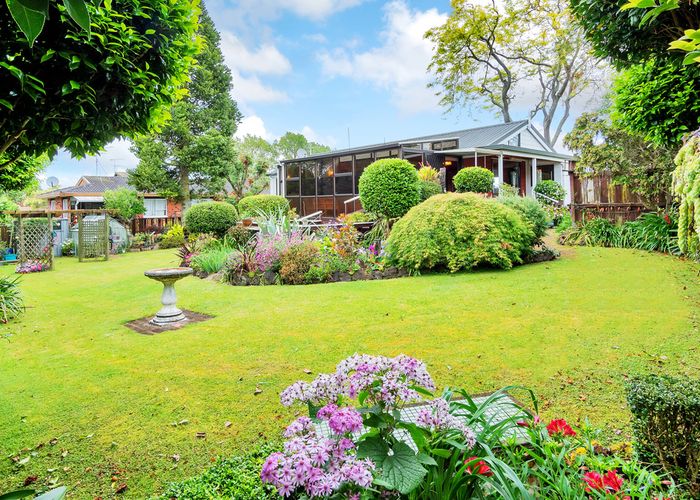  at 5 Sunshine Place, Papakura