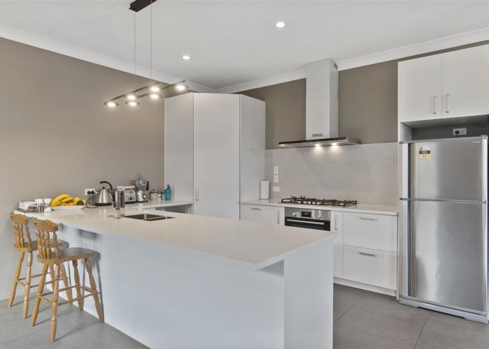  at 14 Thistlewood Avenue, Hamilton East, Hamilton