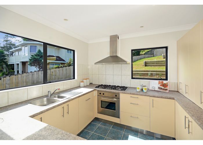 Free property data for 20 Stephanie Close, Glenfield, Auckland homes