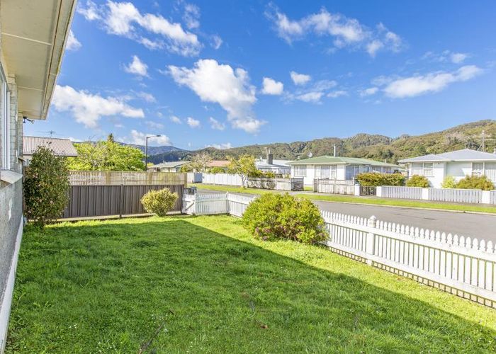  at 2/26 Wetherby Grove, Wainuiomata, Lower Hutt