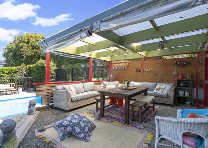  at 8 Valdese Rise, Browns Bay, Auckland