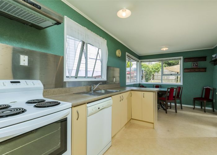  at 4 Chislehurst Street, Henderson, Auckland