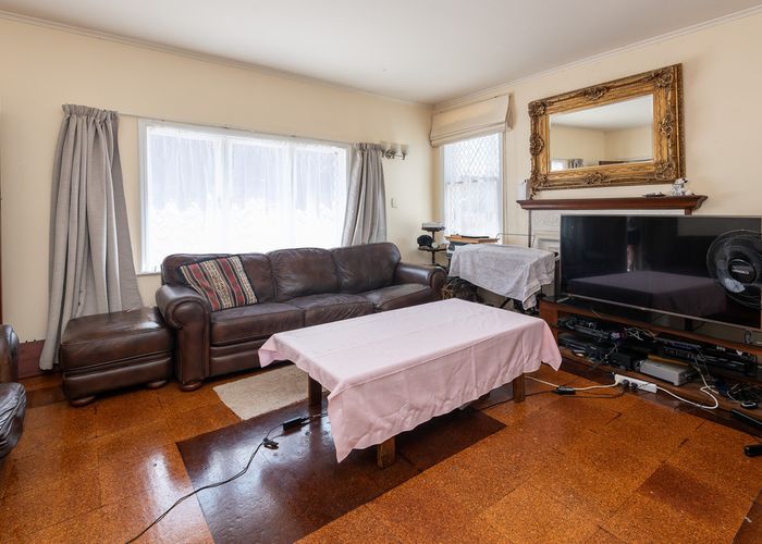  at 19 Paparoa Road, Cockle Bay, Auckland