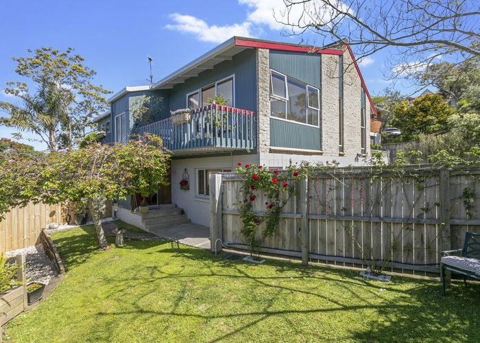  at 8 Valdese Rise, Browns Bay, Auckland
