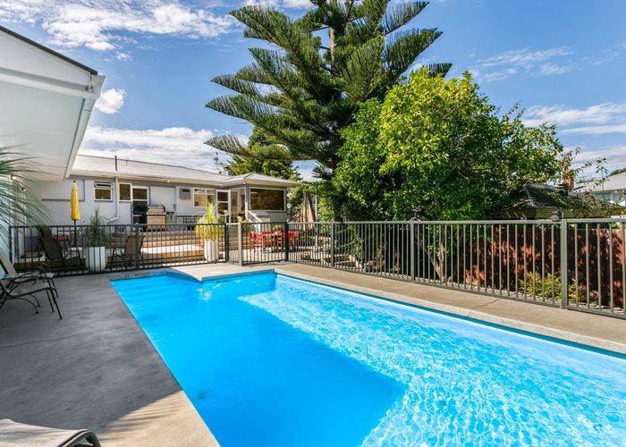  at 21 Royal View Road, Te Atatu South, Auckland