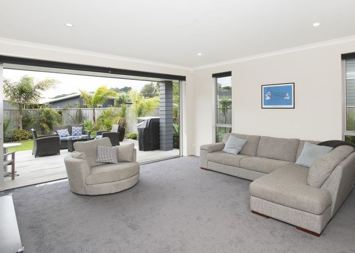  at 8 Hamilton Drive, Wainui, Gisborne