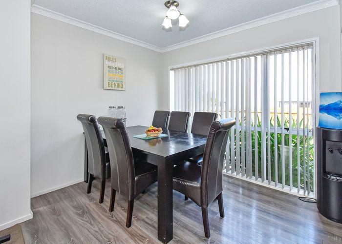  at 4 Raglan Street, Mangere East, Auckland